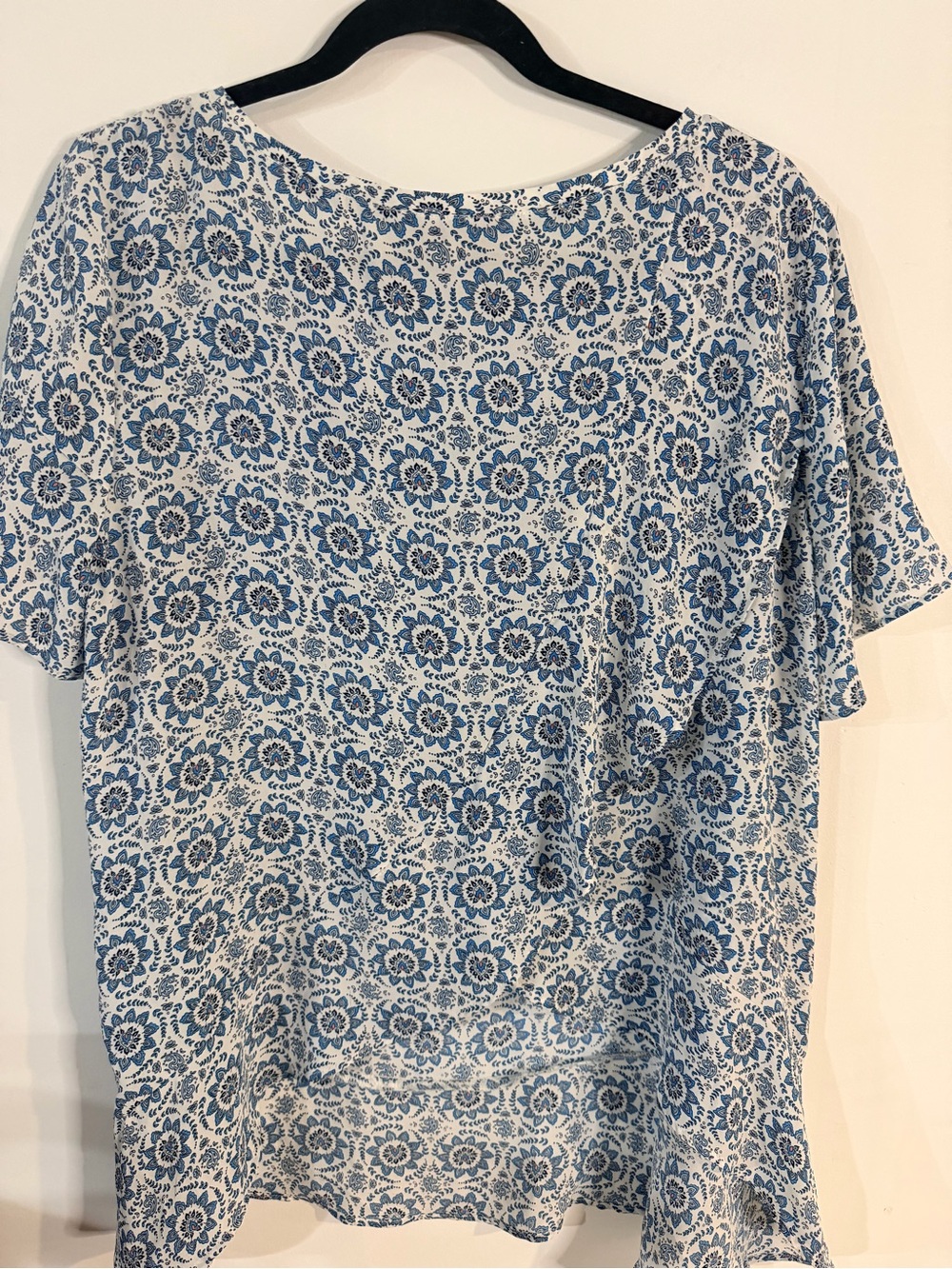 Loft floral medallion ruffle back blouse - Picture 5 of 5